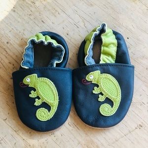Robeez chameleon leather moccasins 0-6 mos